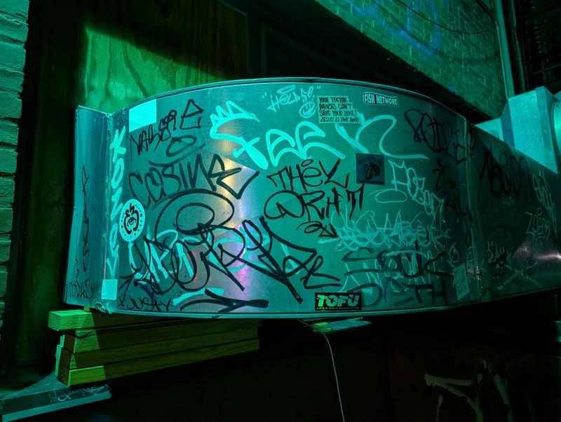 Graffiti in alleyway