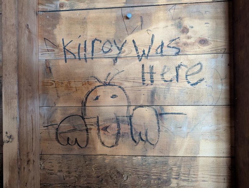 Graffiti in alleyway